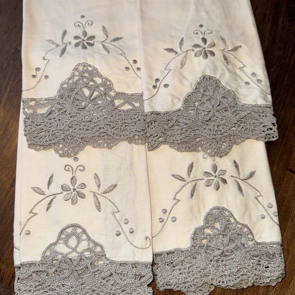 Other - Vintage French Embroidered Lace Gray w/ 4 Napkins Elegant Classic